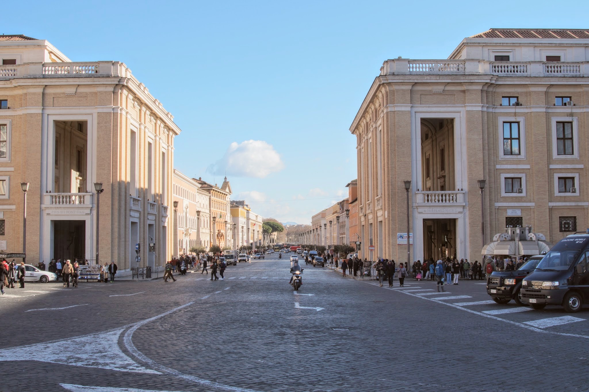 Via della Conciliazione, ο δρόμος που ενώνει την Πλατεία του Αγίου Πέτρου με το Κάστρο Sant'Angelo (Φωτογραφία Νίκος Πράσσος)