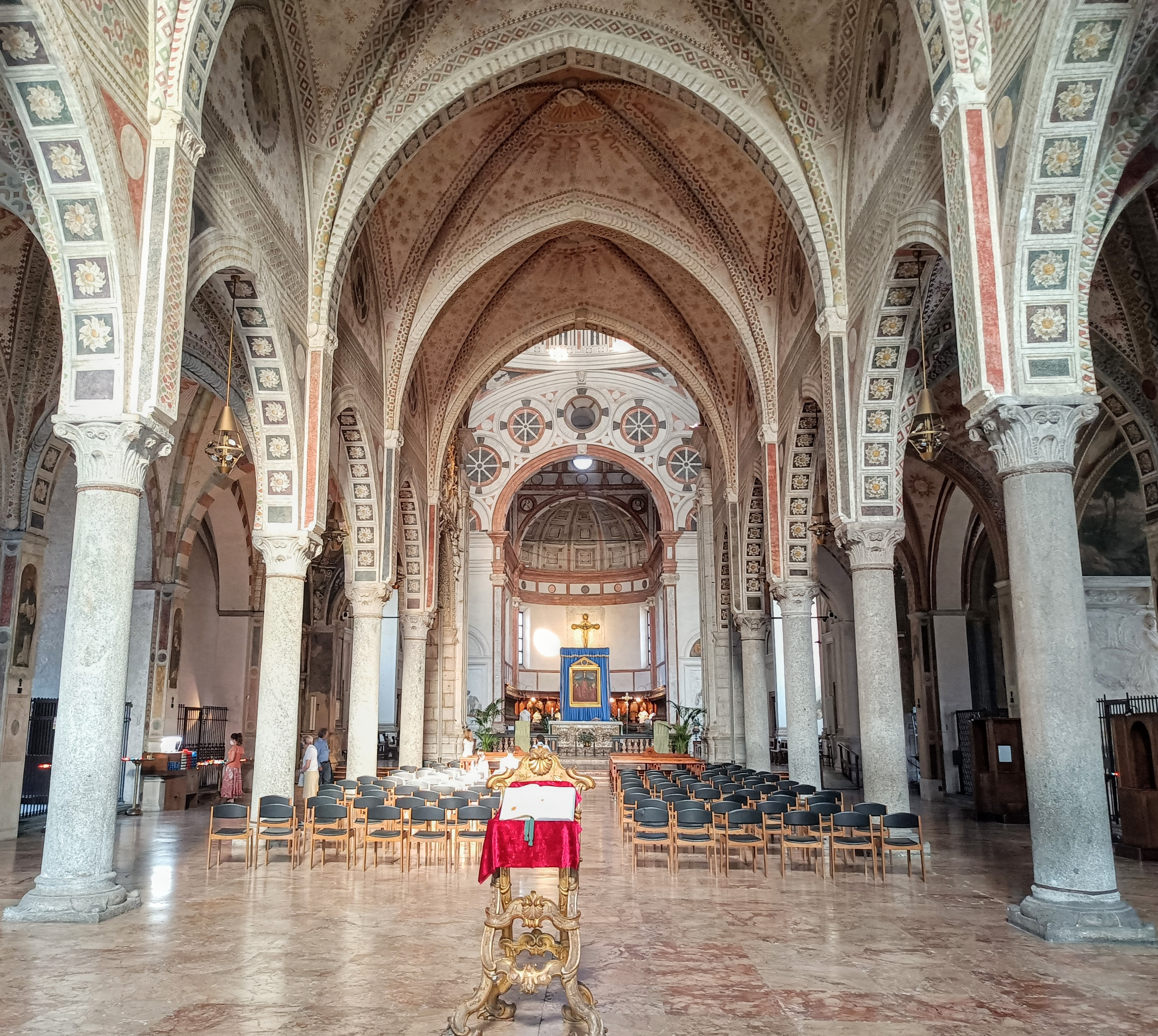 Το εσωτερικό της Santa Maria delle Grazie ( Φωτογραφία: Νίκος Πράσσος @paspartou.gr )