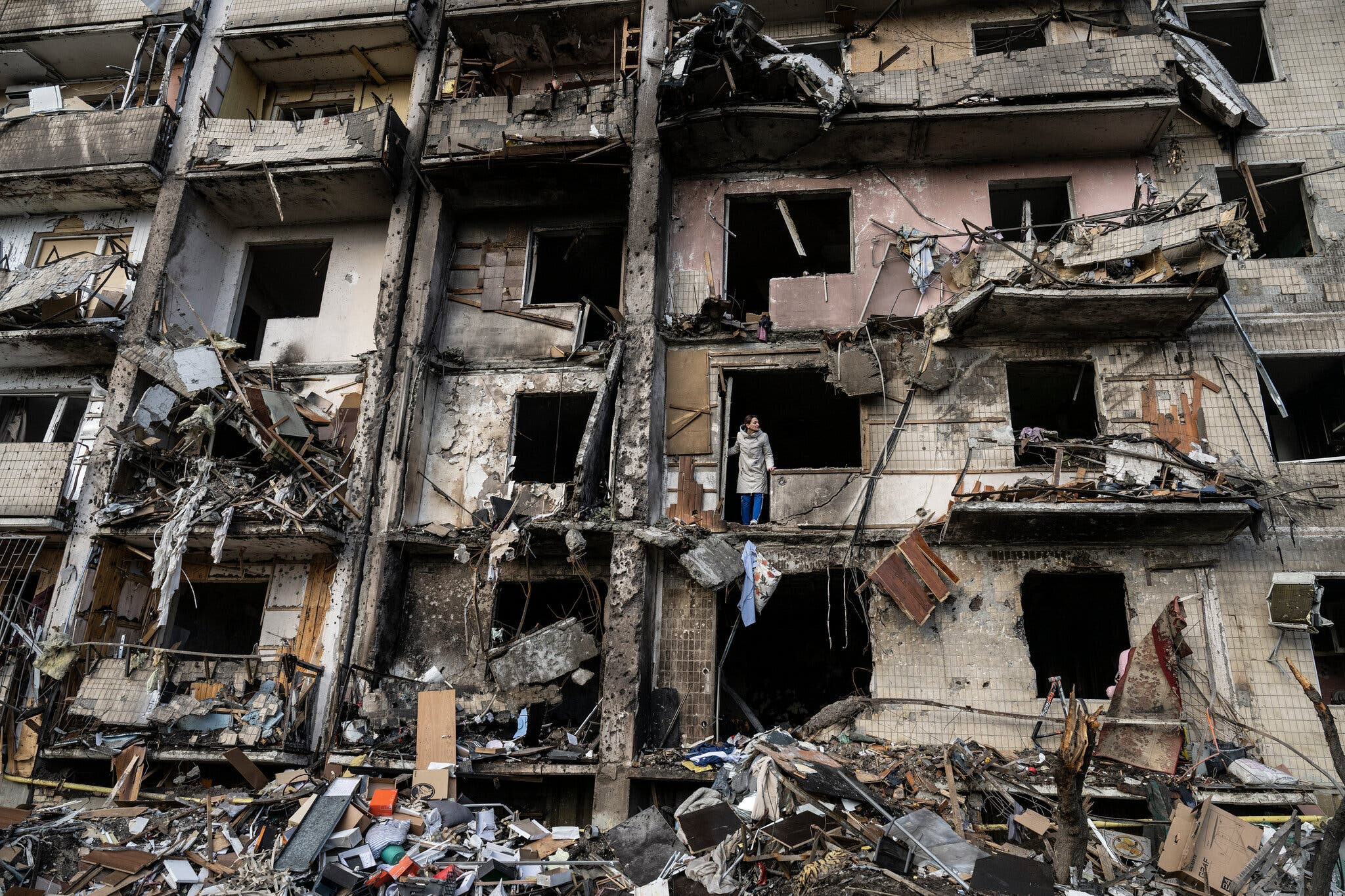 Βομβαρδισμένο συγκρότημα κτιρίων στο Κίεβο (Φωτογραφία: Lynsey Addario - The New York Times)