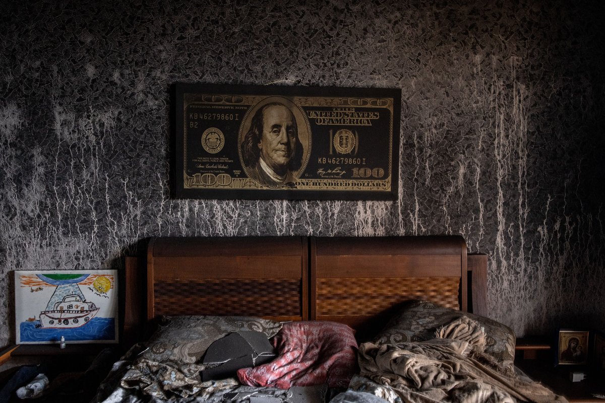 Κατεστραμμένο υπνοδωμάτιο διαμερίσματος στο Κίεβο από πρωινό βομβαρδισμό στις 25 Φεβρουαρίου (Φωτογραφία: Chris McGrath—Getty Images)