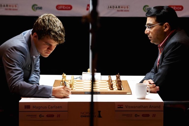 Anand εναντίον Carlsen. Πηγή: NTB Scanpix / AFP / Kent Skibstad