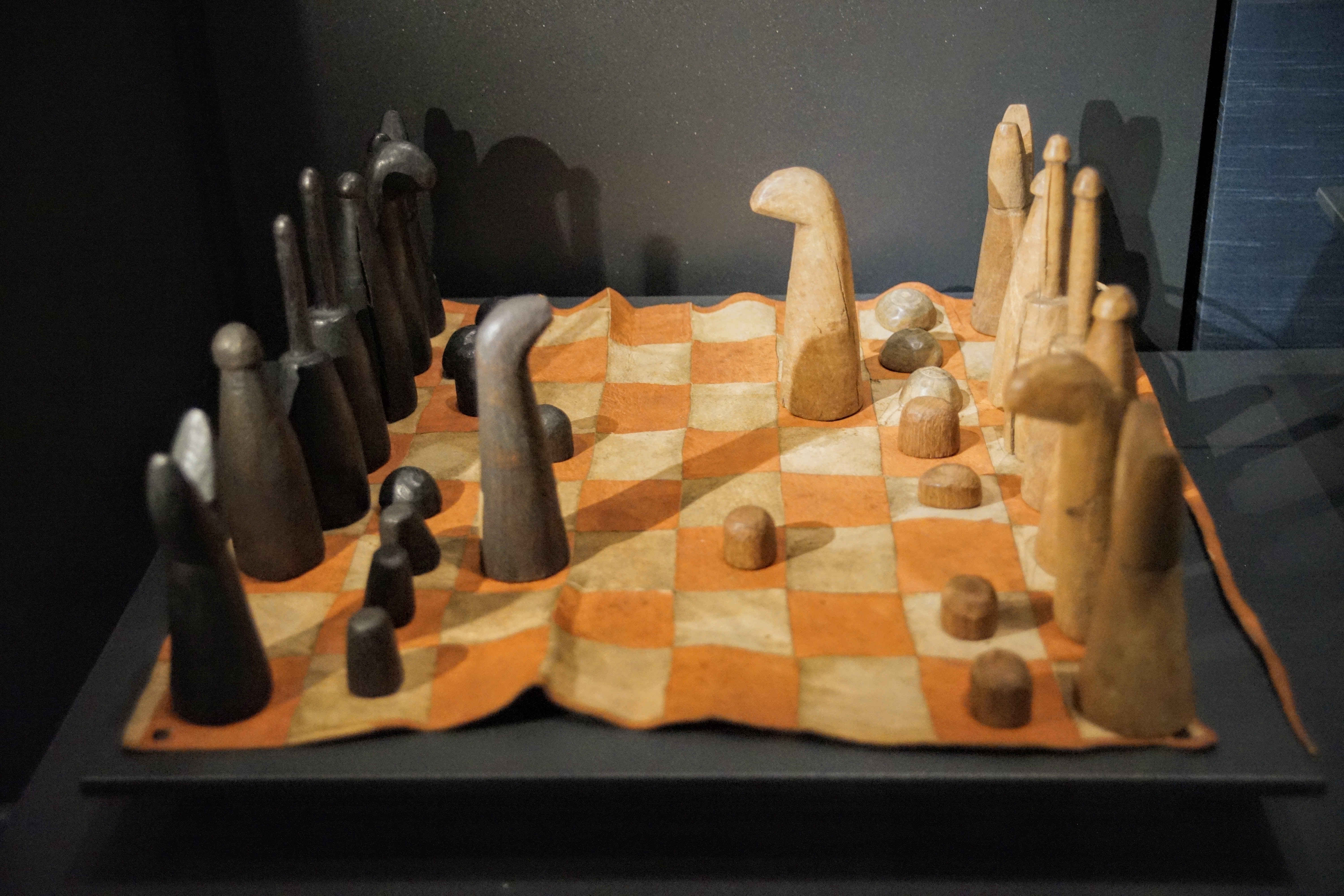 Κομμάτια σκακιού από Αφρική. Φωτογραφία Νίκος Πράσσος @paspartou.gr.