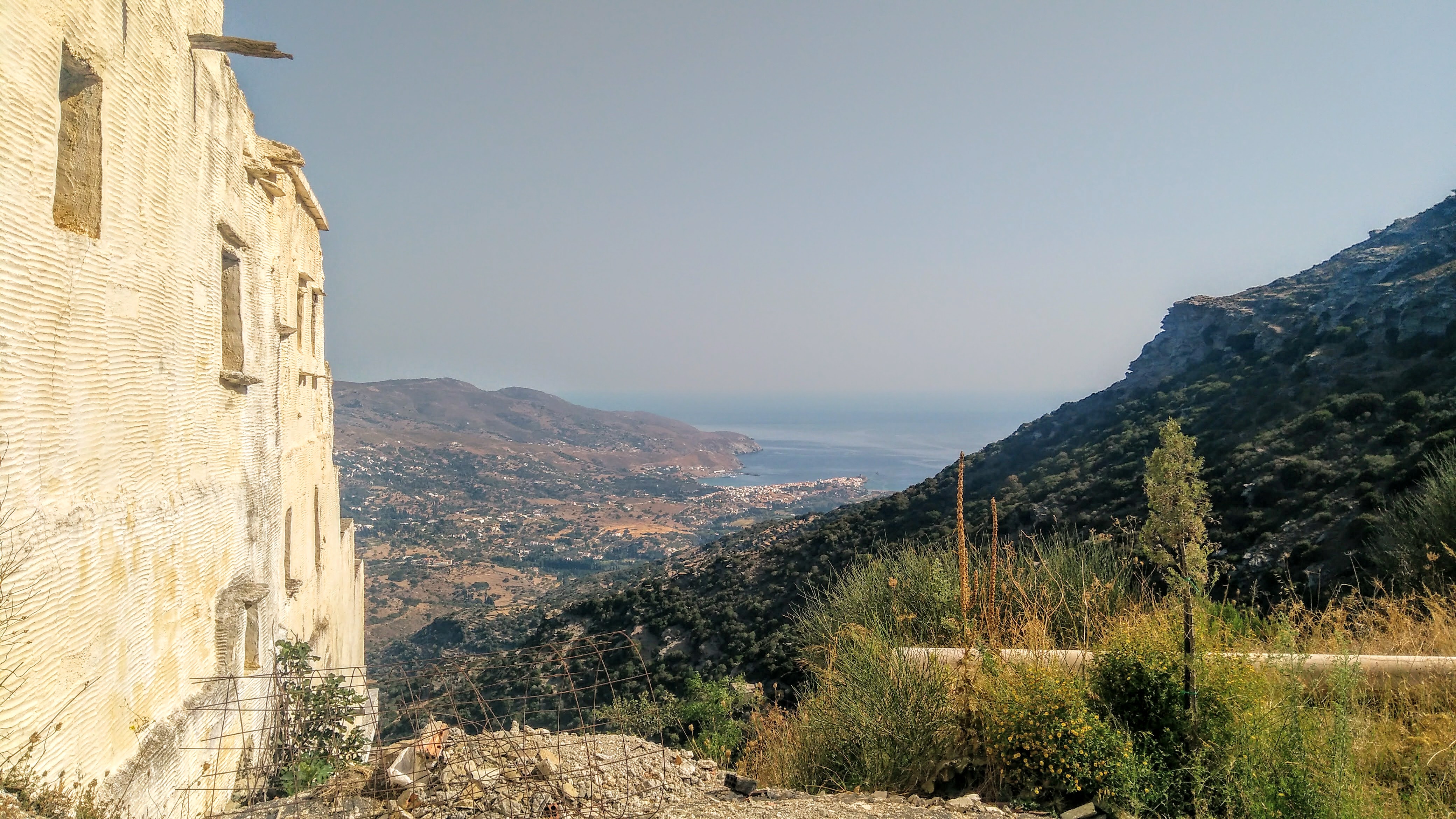 Η θέα από την Μονή Παναχράντου ( φωτογραφία Νίκος Πράσσος )