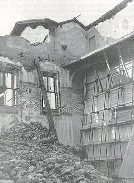 Γκρεμισμένος τοίχος του μοναστηριού δίπλα στο διάσημο έργο μετά τον βομβαρδισμό (Φωτογραφία: Nichols, Lynn H. (1995). The Rape of Europa: The Fate of Europe’s Teasures in the Third Reich and the Second World War, Πηγή: Wikipedia)