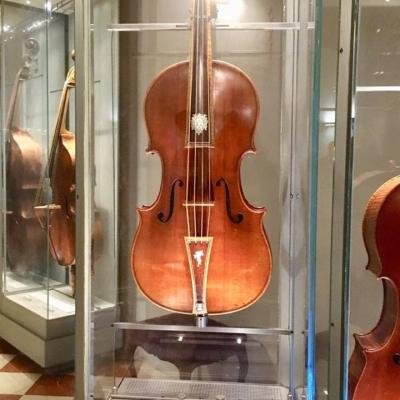 Bιόλα Στραντιβάριους στην Galleria Accademia Florence