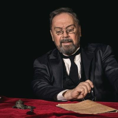 Ο συμβολαιογράφος