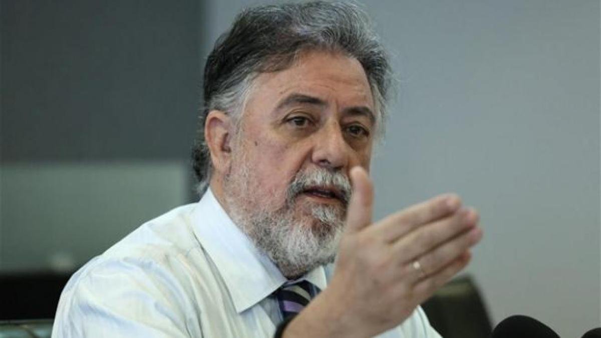 Ο καθηγητής Γιάννης Πανούσης