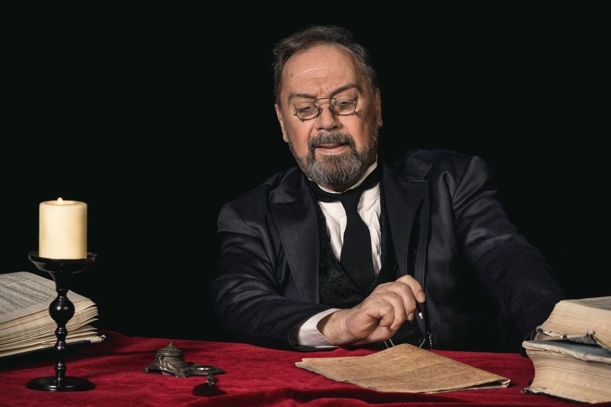Ο συμβολαιογράφος