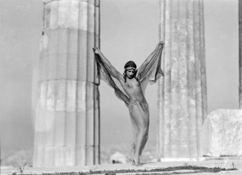 Nelly's (Έλλη Σουγιουλτζόγλου-Σεραϊδάρη)